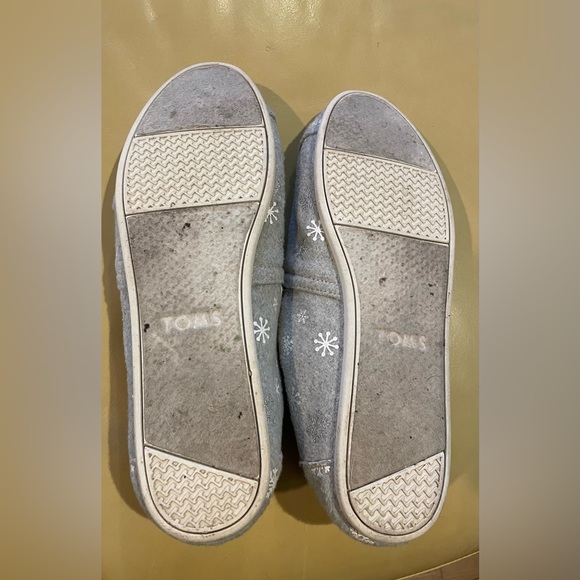 Tom’s Women’s Sz 11 Flats Embroidered Snowflakes-Cute! - Picture 4 of 4